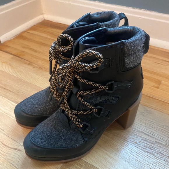 Sorel Shoes - Good Condition Sorel Blake Lace Boots